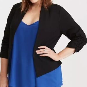 Torrid 6 6X 28 Black Cropped Blazer Jacket Collarless 3/4 Sleeve Stretch Shirrin